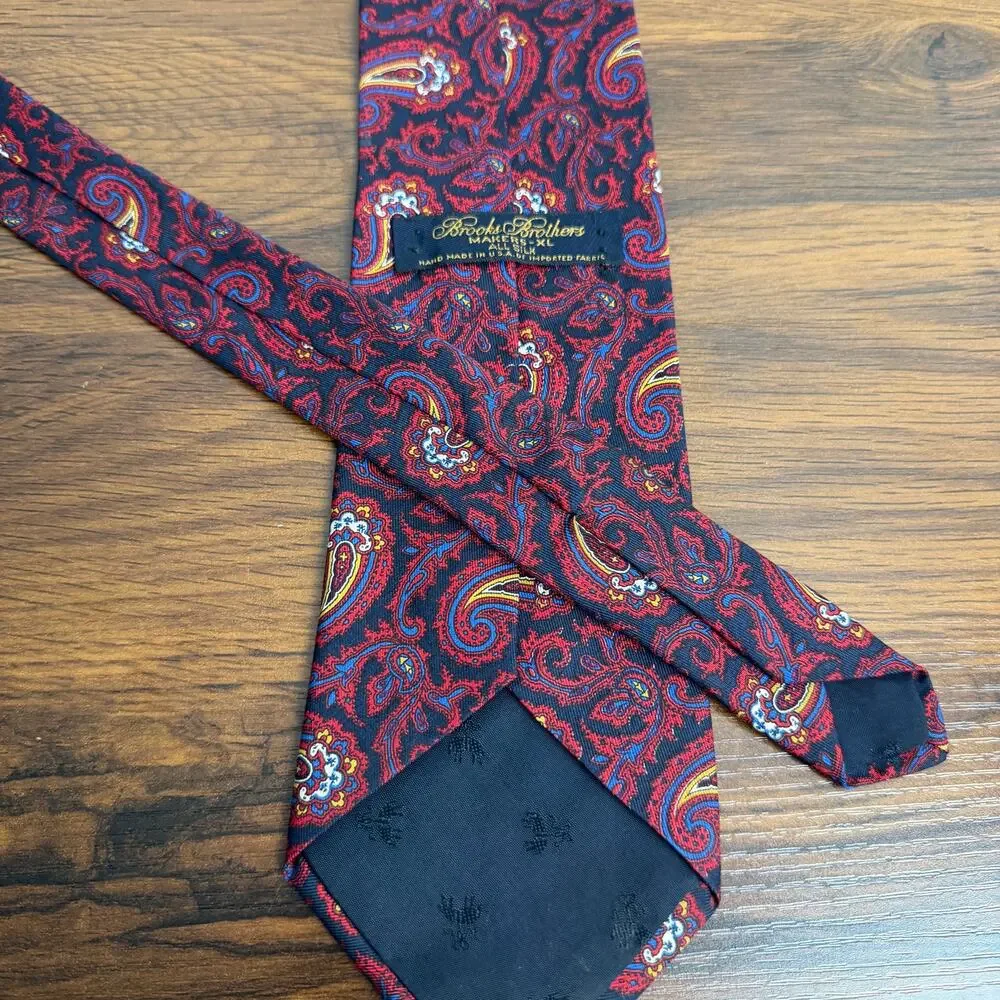 Brooks Brothers Makers Men's Red Black & Blue Paisley Silk Necktie 58 x 3.5 in.‎